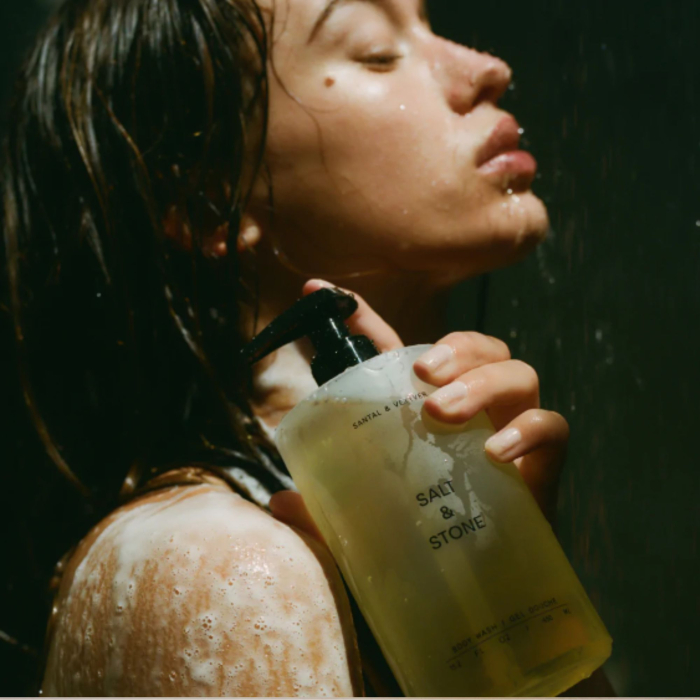 Гель для душу з ароматом сандалу та ветиверу SALT&STONE Body Wash Santal&Vetiver Refill 946ml