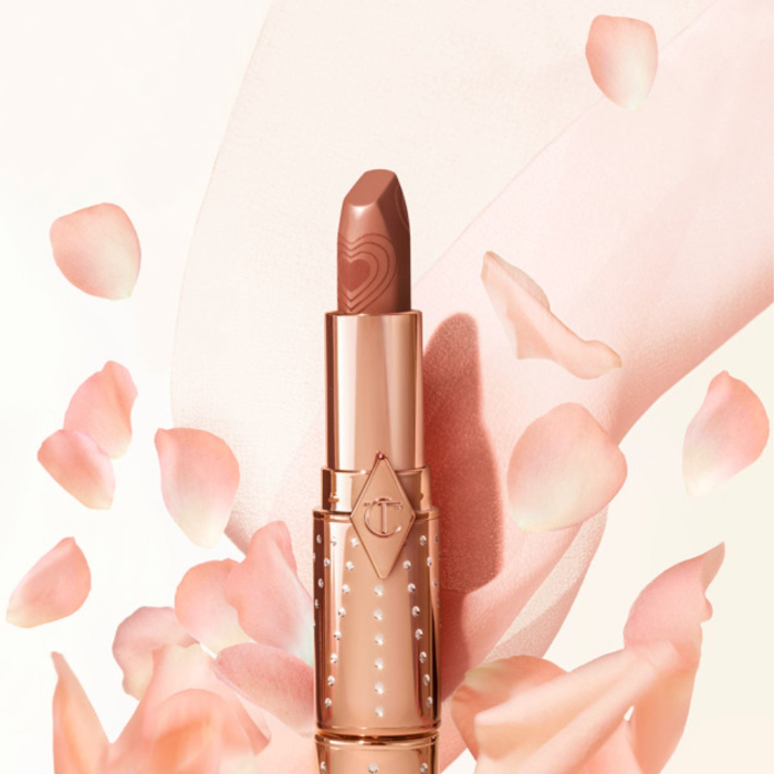 Помада Charlotte Tilbury K.I.S.S.I.N.G. Kissing Fallen From the Lipstick Tree 3.5g у відтінку: Nude Romanse
