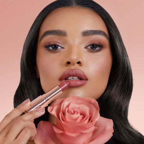 Помада Charlotte Tilbury Matte Revolution Lipstick в оттенке: Mrs kisses