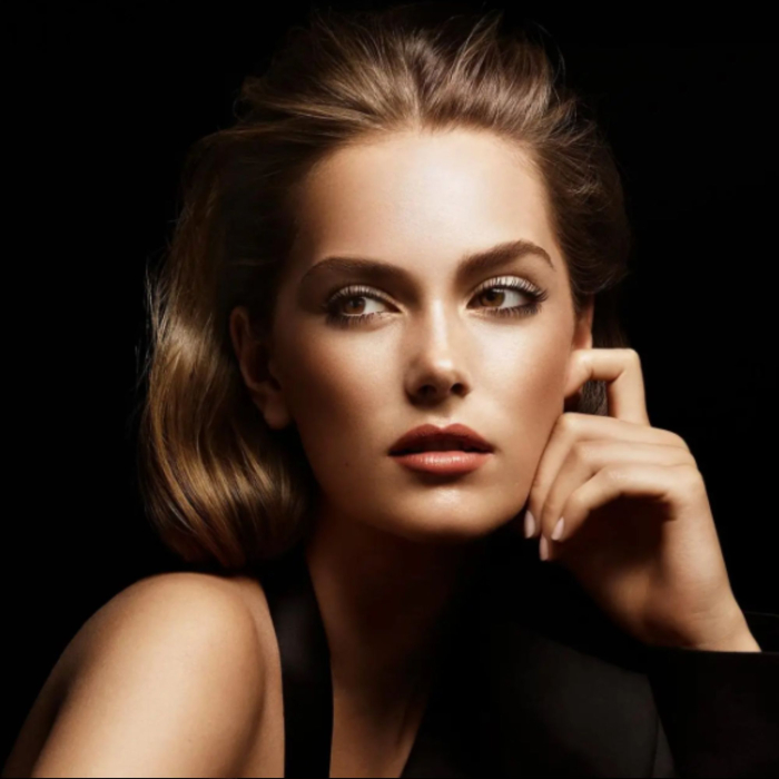 Пудра з ефектом сяйва міні HOURGLASS Ambient Lighting Powder 1,3g у відтінку: luminous light