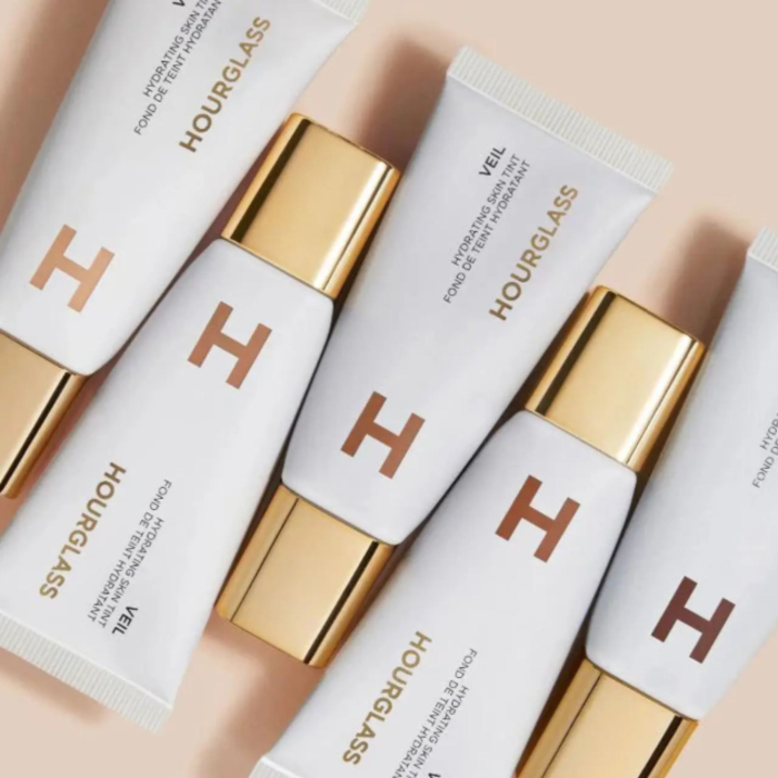 Тональная основа HOURGLASS Veil Hydrating Skin Tint Shade 35ml в оттенке: 3