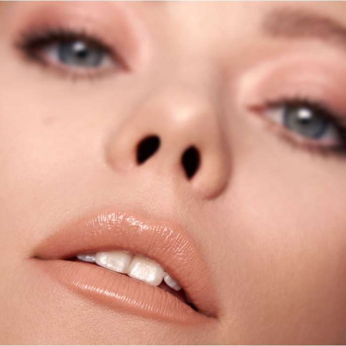 Помада для губ HUDA BEAUTY Power Bullet Cream Glow 3g в оттенке Empress