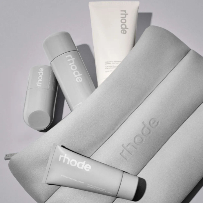 Набор в косметичке RHODE Kit with Pouch