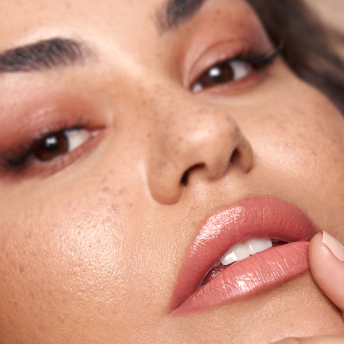Помада для губ HUDA BEAUTY Power Bullet Cream Glow 3g у відтінку Honey Bun