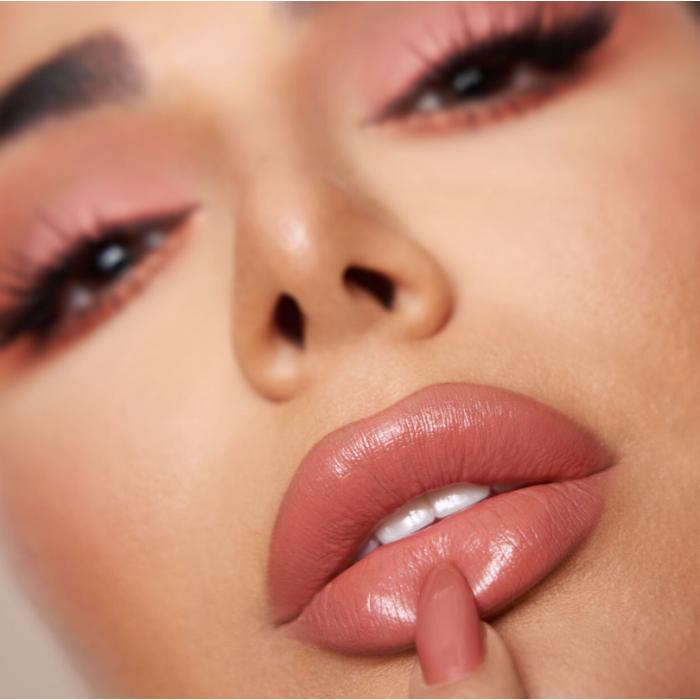 Помада для губ HUDA BEAUTY Power Bullet Cream Glow 3g у відтінку: Sweet Cheeks