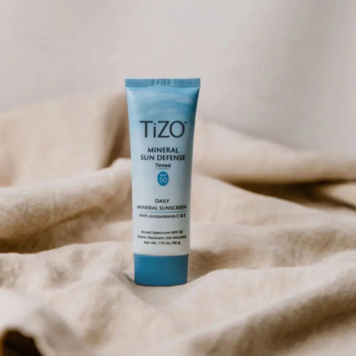 Крем минеральный солнцезащитный с оттенком TIZO Mineral Sun Defense Tinted SPF 50, 50g