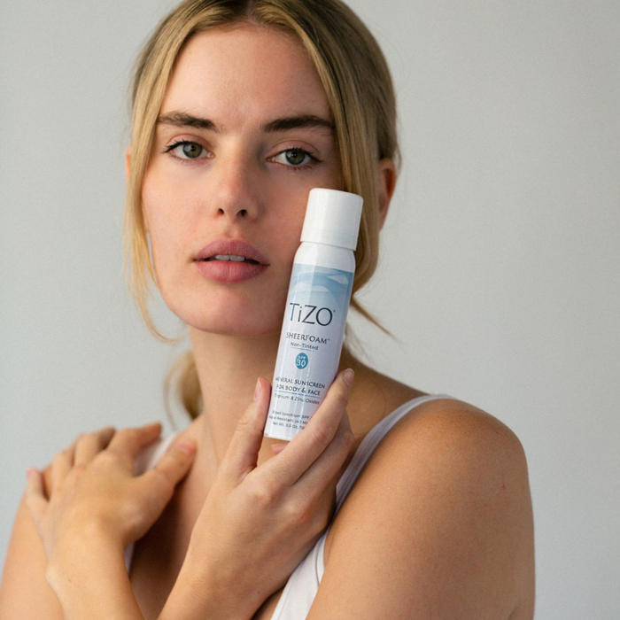 Пенка минеральная солнцезащитная для лица и тела TIZO SheerFoam Body, Face Non-Tinted SPF 30,100g