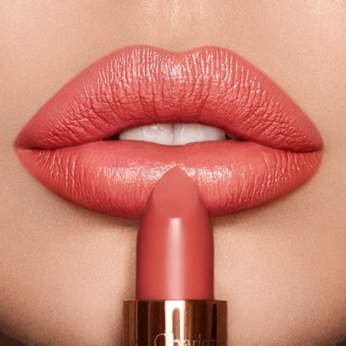 Помада Charlotte Tilbury Matte Revolution Lipstick в оттенке CORAL KISS