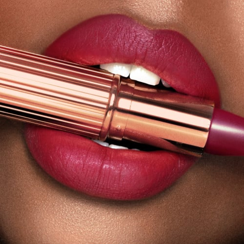 Помада Charlotte Tilbury Matte Revolution Lipstick в оттенке LOVE LIBERTY