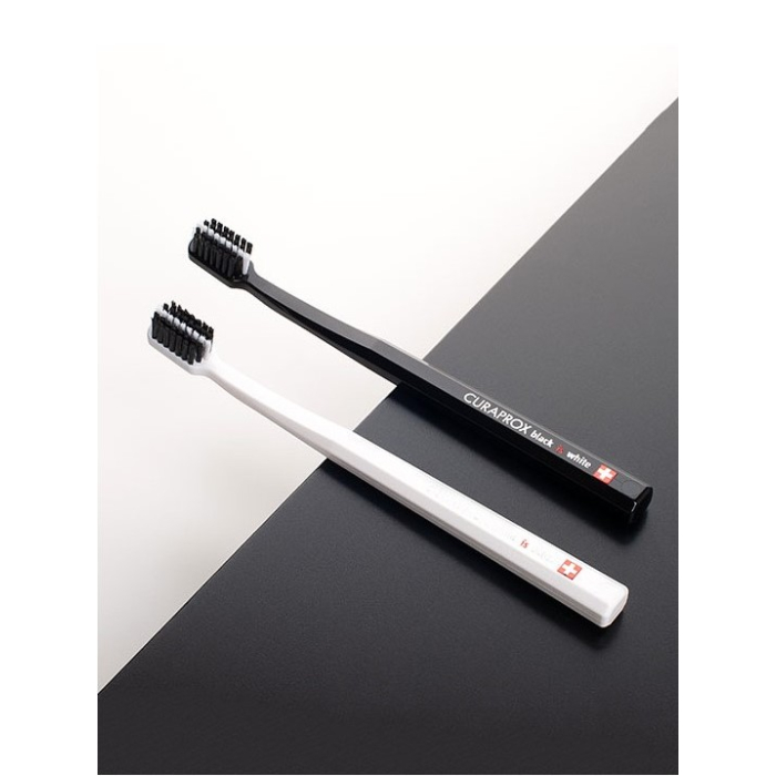 Набор зубных щеток Curaprox White is Black Duo (2 шт.)