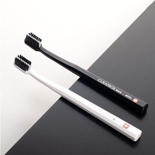 Набір зубних щіток Curaprox White is Black Duo (2 шт.)