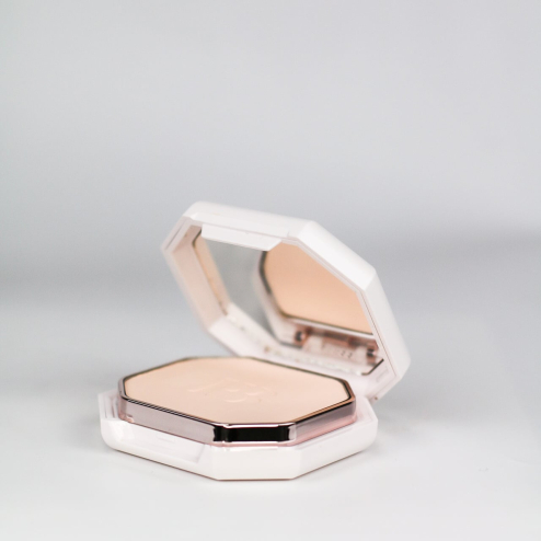 FENTY BEAUTY Пресована пудра у відтінку: 105