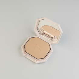 FENTY BEAUTY Пресована пудра у відтінку: 140