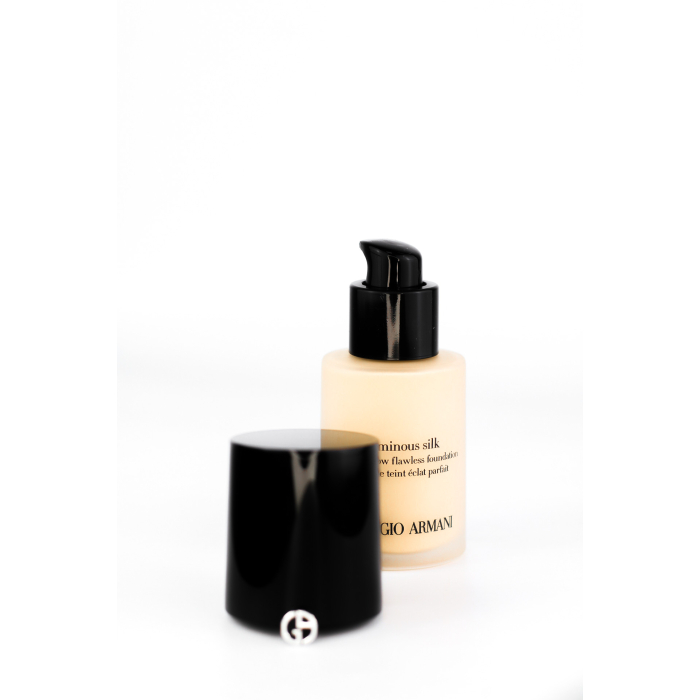 Тональний засіб GIORGIO ARMANI Luminous Silk Oil-Free Foundation у відтінку 4.25
