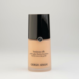 Тональний засіб GIORGIO ARMANI Luminous Silk Oil-Free Foundation у відтінку 4.25