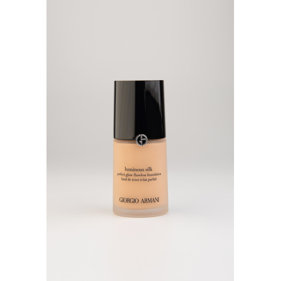 Тональний засіб GIORGIO ARMANI Luminous Silk Oil-Free Foundation у відтінку 4.25