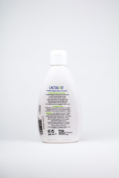 Средство для интимной гигиены Дополнительная защита и свежесть Lactacyd Detergente Intimo Protezione Extra Fresh 300 ml 
