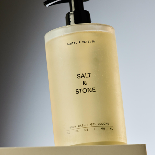 Антиоксидантный гель для душа с ароматом сандалового дерева и ветивера SALT & STONE, 450 ml